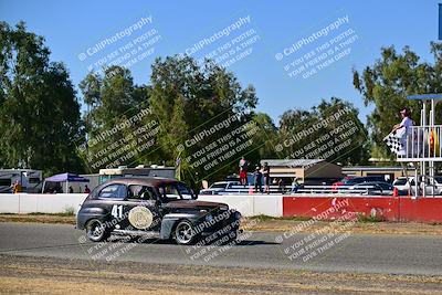 media/Sep-29-2024-24 Hours of Lemons (Sun) [[6a7c256ce3]]/StartFinish (245p-330p)/